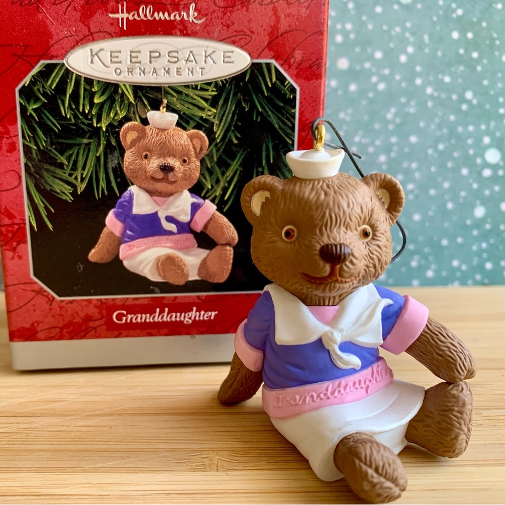 Hallmark Keepsake Ornament * Granddaughter * 1998